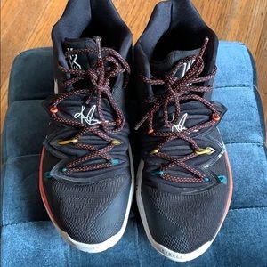 Kyrie Sneakers (Friends collection)